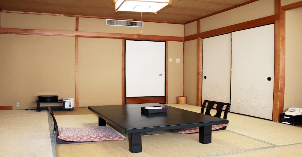 Japanese Style Room, Smoking photo 2