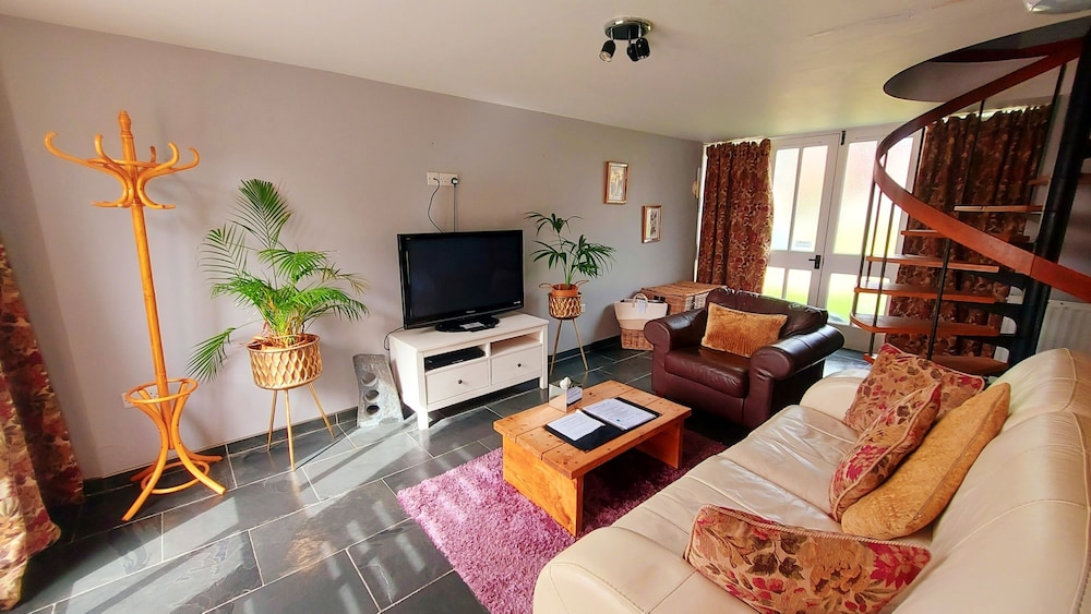 Cottage, Ensuite, Mountain View (Two Bedroom) photo 2