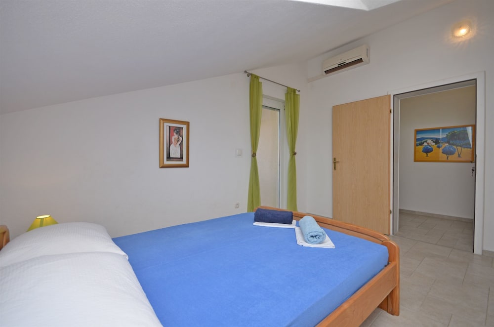 Apartment (A4)