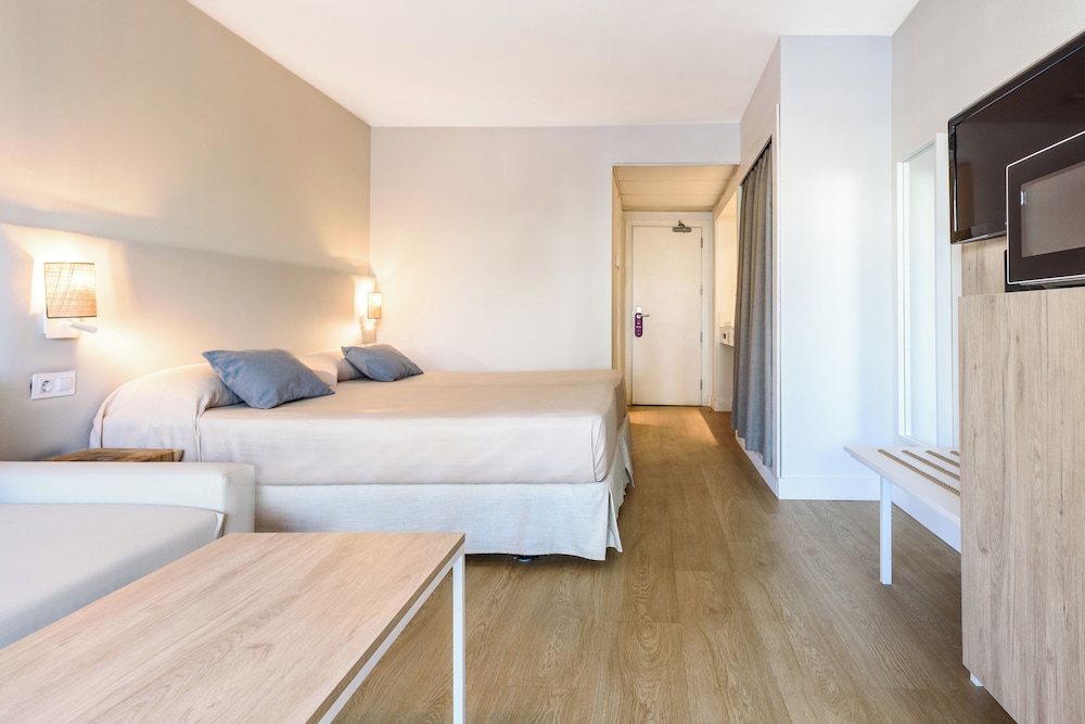 Doble Magnus With Jacuzzi (2 Adults + 1 Child)