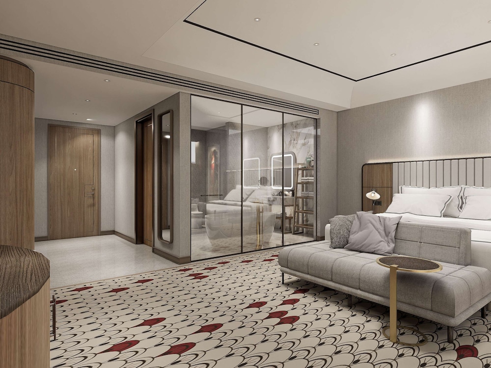 Grand Room, 1 King Bed photo 1