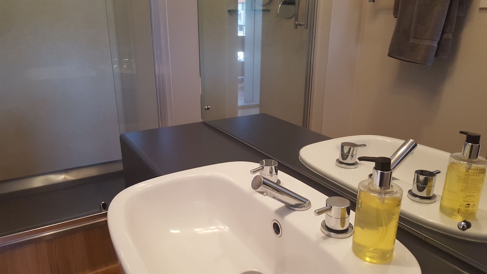 Standard Studio, Kitchenette (Waterfront Studio) photo 2
