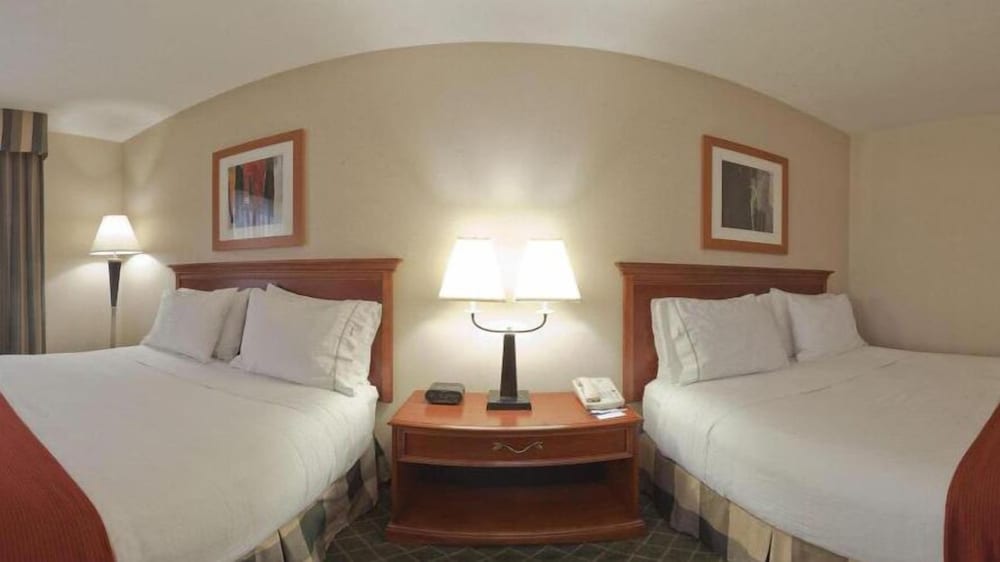 Standard Room, 2 Queen Beds - Photo 3