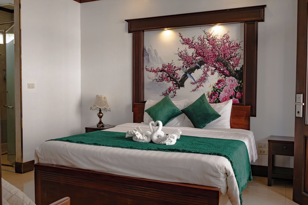 Deluxe Double Room, 1 Queen Bed, Non Smoking photo 2