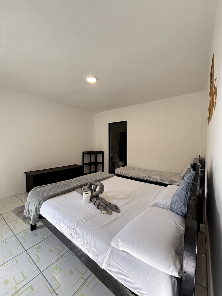 Deluxe Room - Photo 3