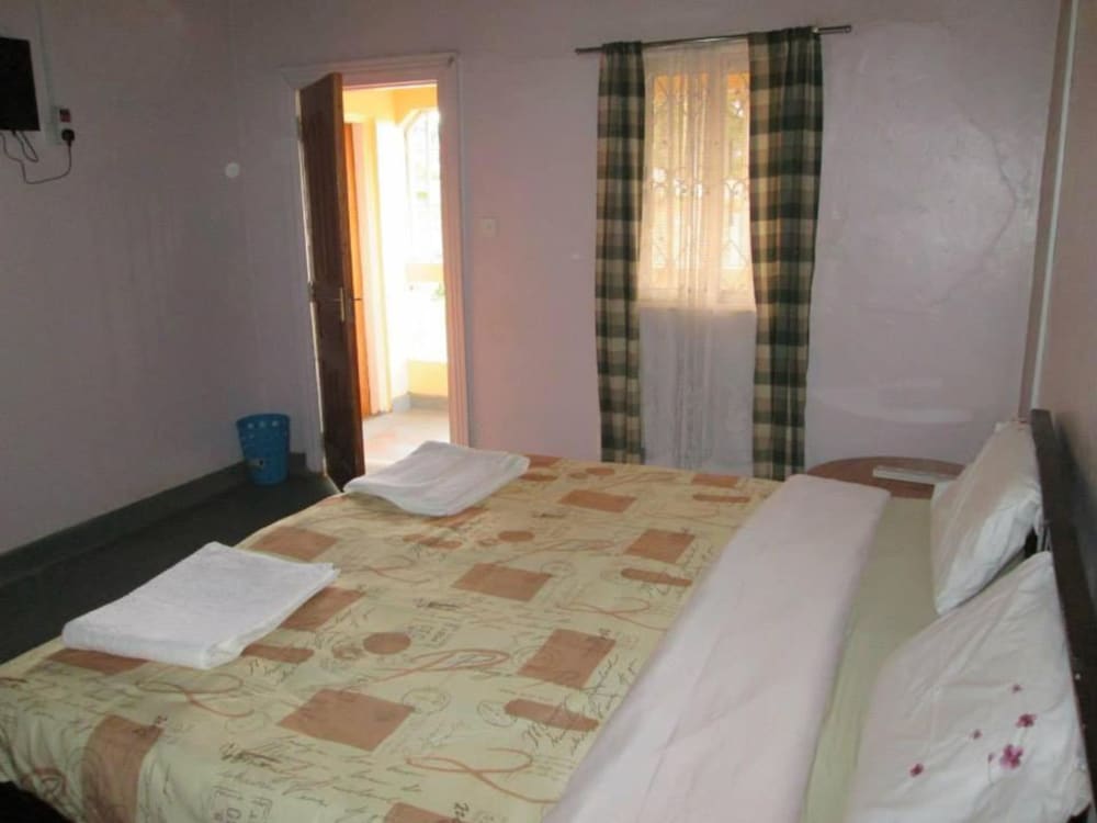 House, 5 Bedrooms photo 2
