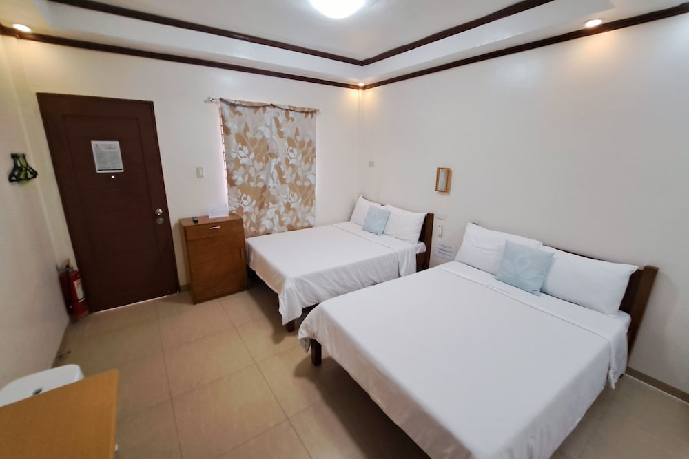 Poolside with 2 Double Beds photo 2