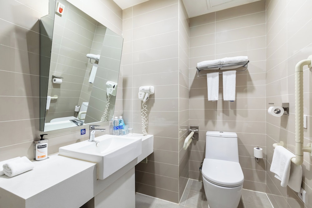 Standard Room, 1 Queen Bed, Accessible