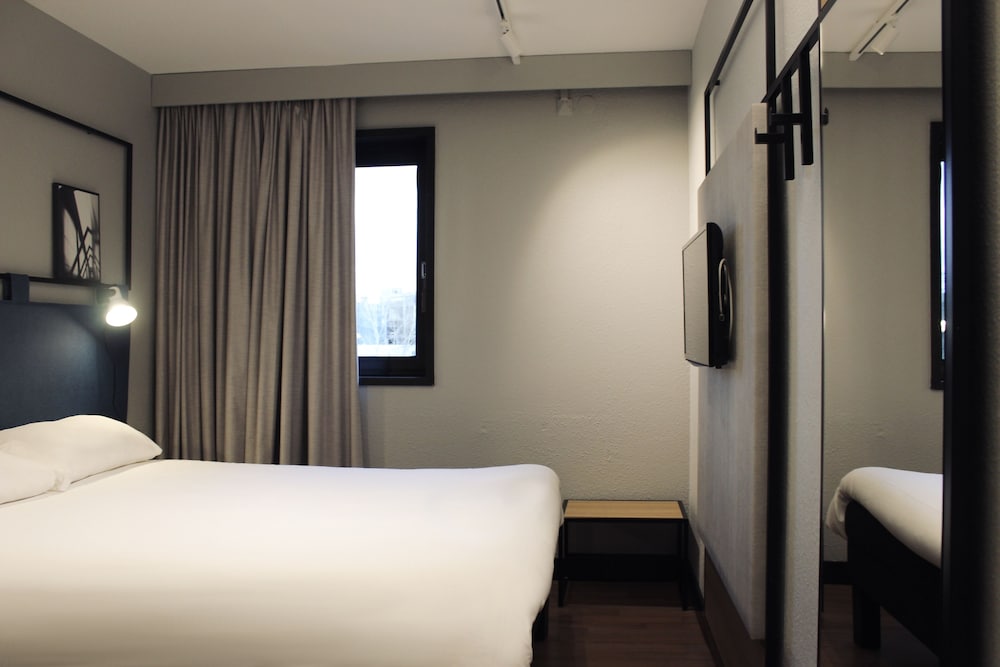 Standard Room, 1 Double Bed - Photo 9