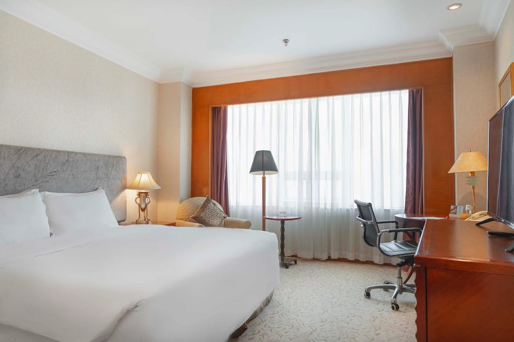 Standard Room, 1 King Bed photo 3