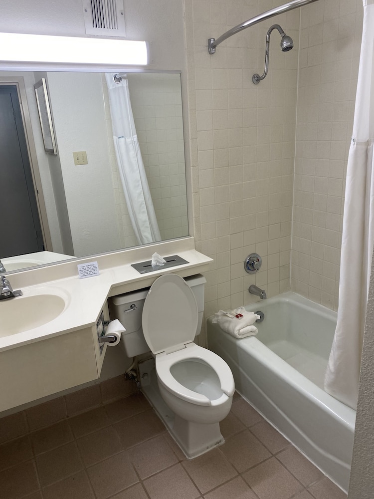 1 King Bed, Premier Tower Room, Full Kitchen, Walk-In Shower, Non-Smoking photo 3