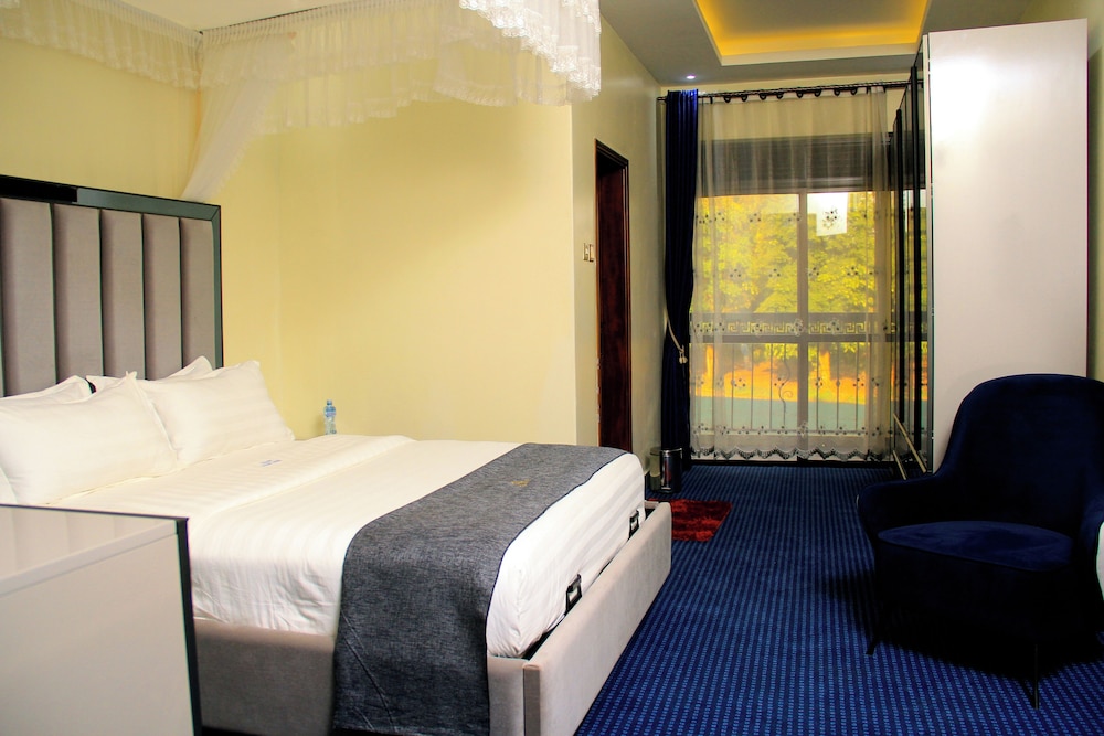 Luxury Suite, Balcony, Garden View