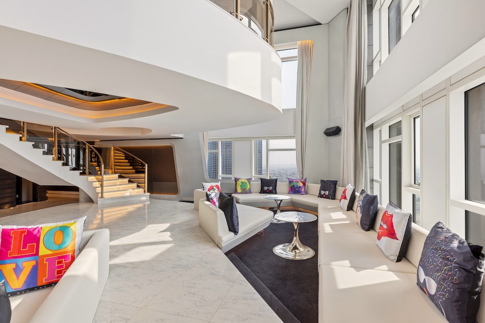 Sky Villa, 2 Bedrooms (1 King & 1 Round Bed) thumbnail 5