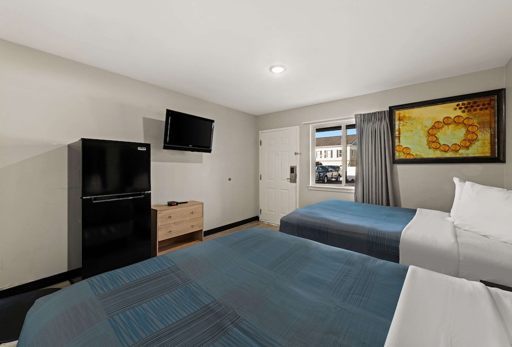 Standard Room, 2 Double Beds, Non Smoking - Photo 6