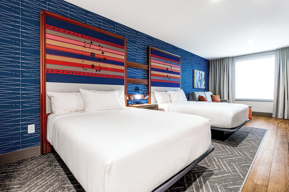 Junior Double Queen Lagoon Suite photo 1