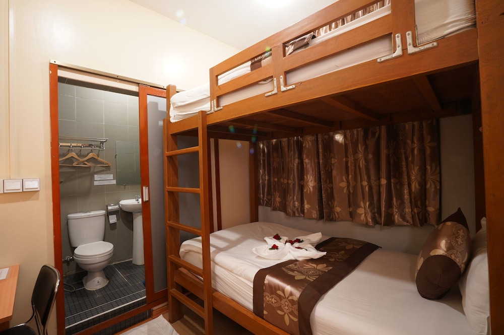 Twin Bunk Bed Room photo 3