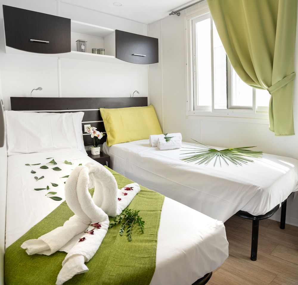 Mobile Home, Multiple Beds (Gaia) photo 1