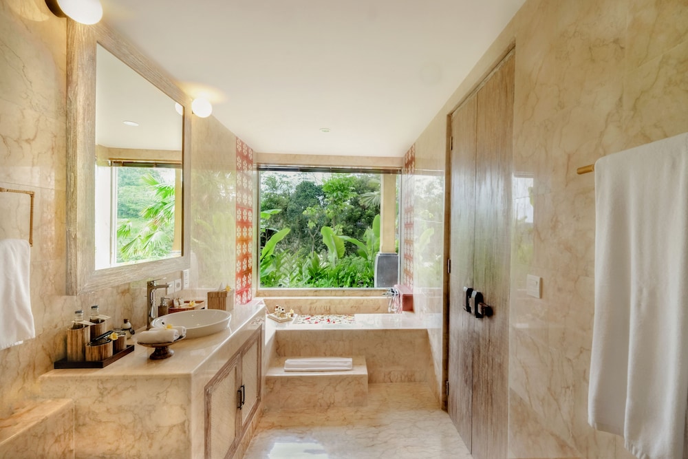 Lanai terrace with Free Benefits photo 3