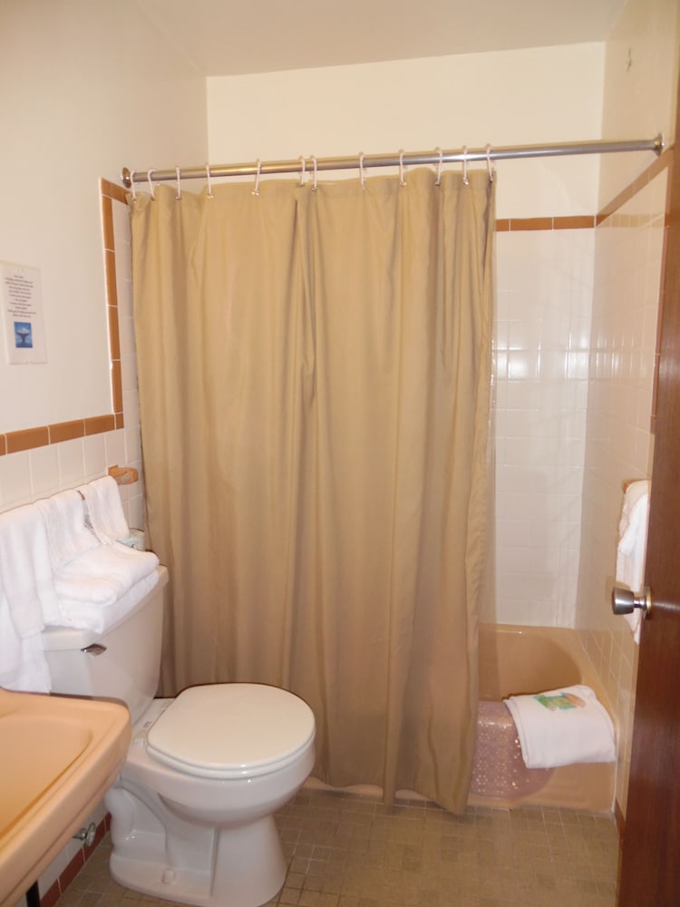 Standard Room, 2 Double Beds, Non Smoking (Not Pet friendly) photo 2