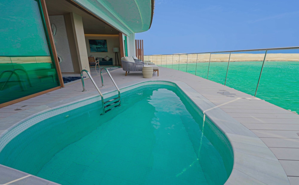 Water Bungalow Suite - Photo 13
