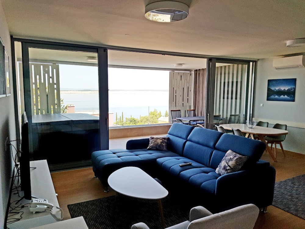 Luxury Apartment, Hot Tub