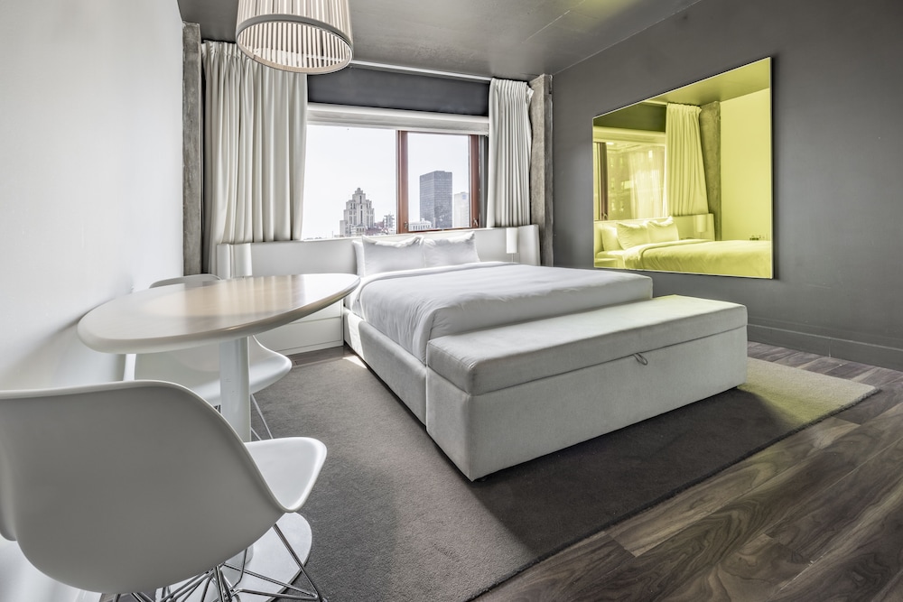 Standard Room, 1 Queen Bed (Pop) - Photo 1
