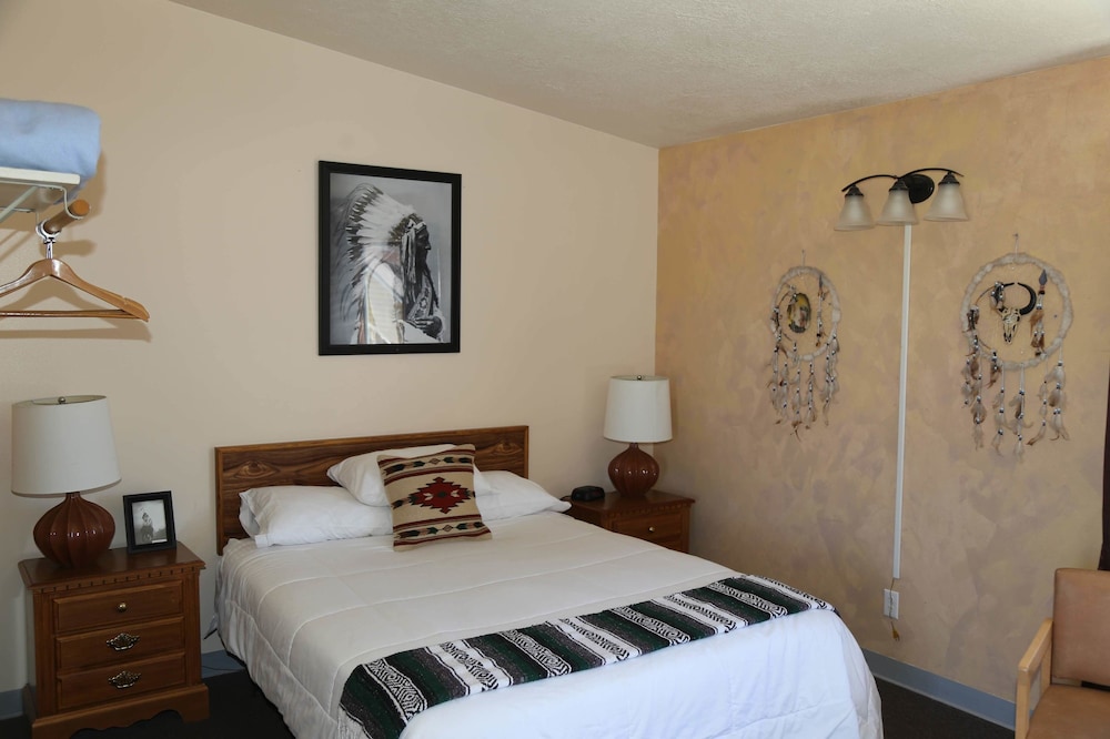 1 Queen Bed, Sleeps 2 photo 2