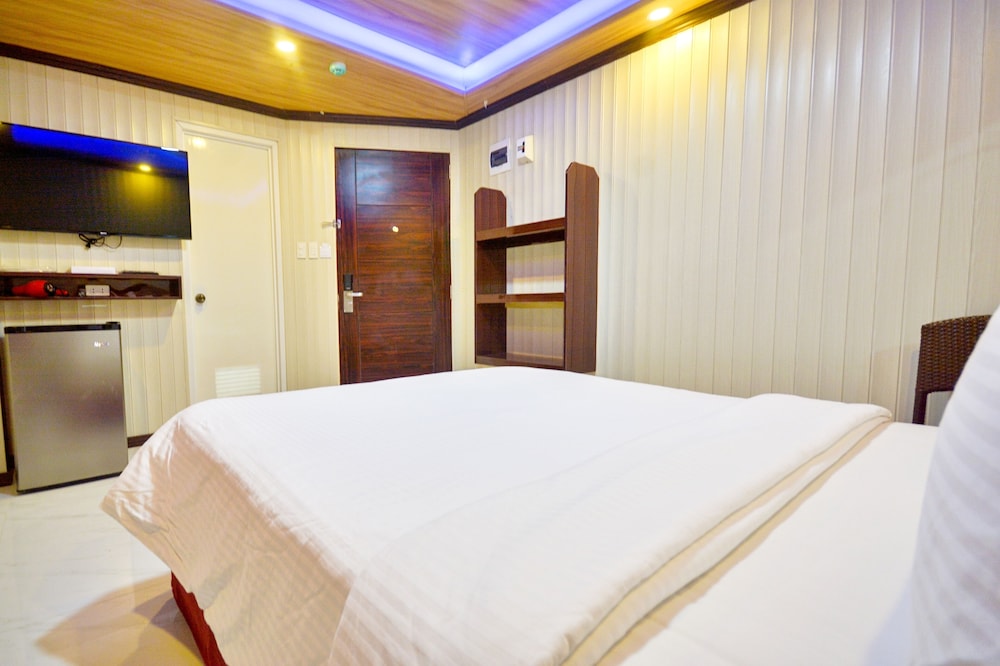 BUDGET ROOM with Private Bathroom (Non-Beachfront) photo 3