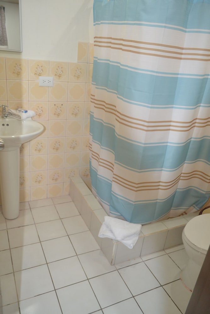Standard Room, Multiple Beds, Ground Floor photo 2