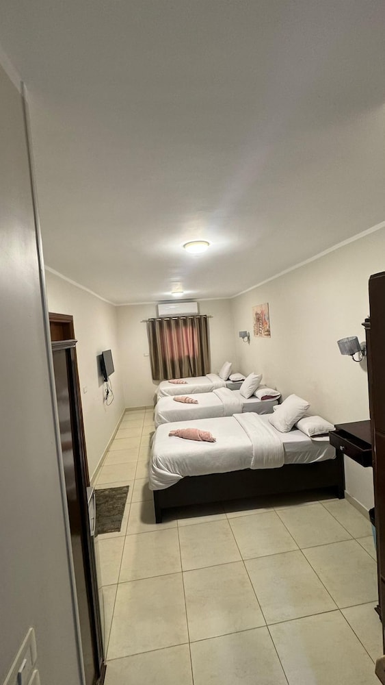 Economy Triple Room - Photo 6