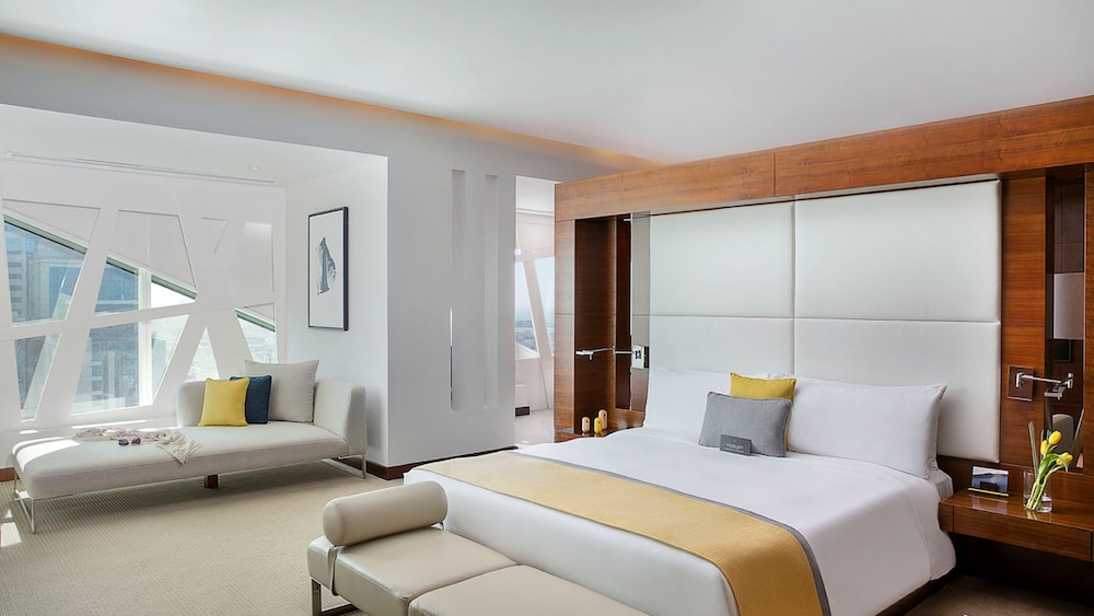 Junior Suite, 1 King Bed thumbnail 5