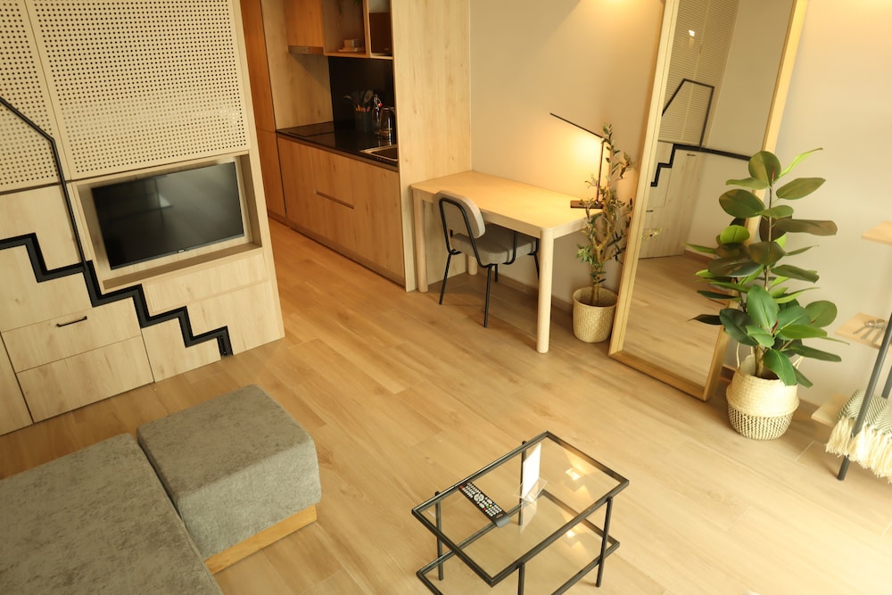 Executive Loft - Photo 6