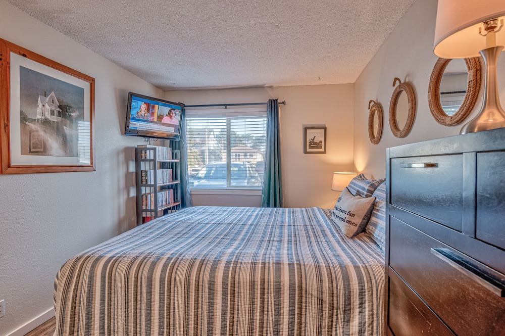 Signature Condo, 1 Bedroom, Kitchen, Beach View photo 2