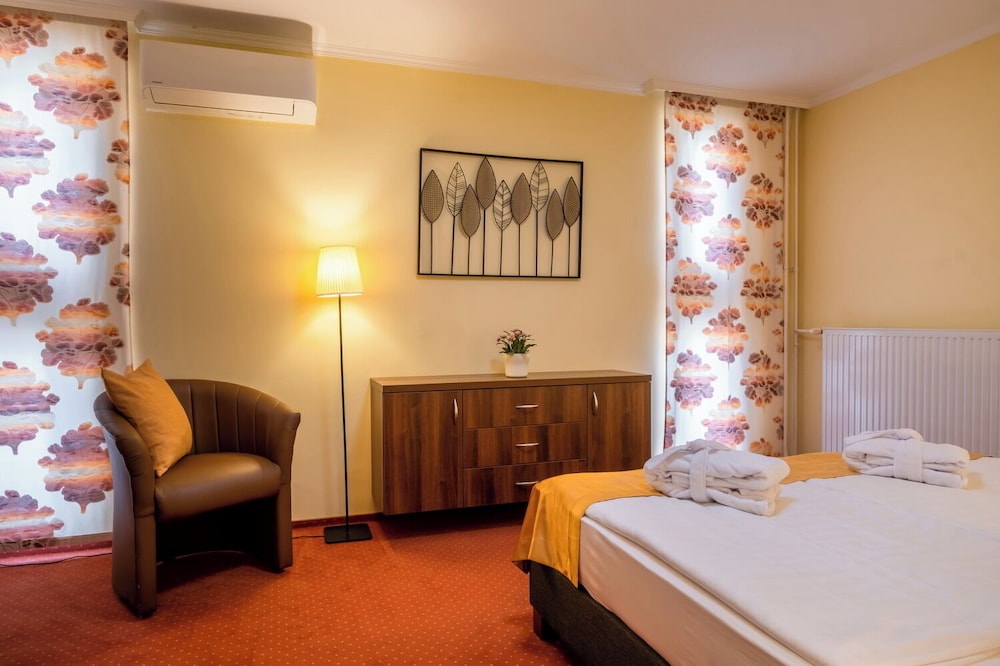 Junior Suite, Multiple Beds, Non Smoking photo 2