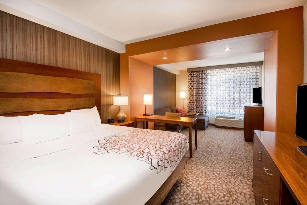 Deluxe Suite, 1 King Bed, Non Smoking