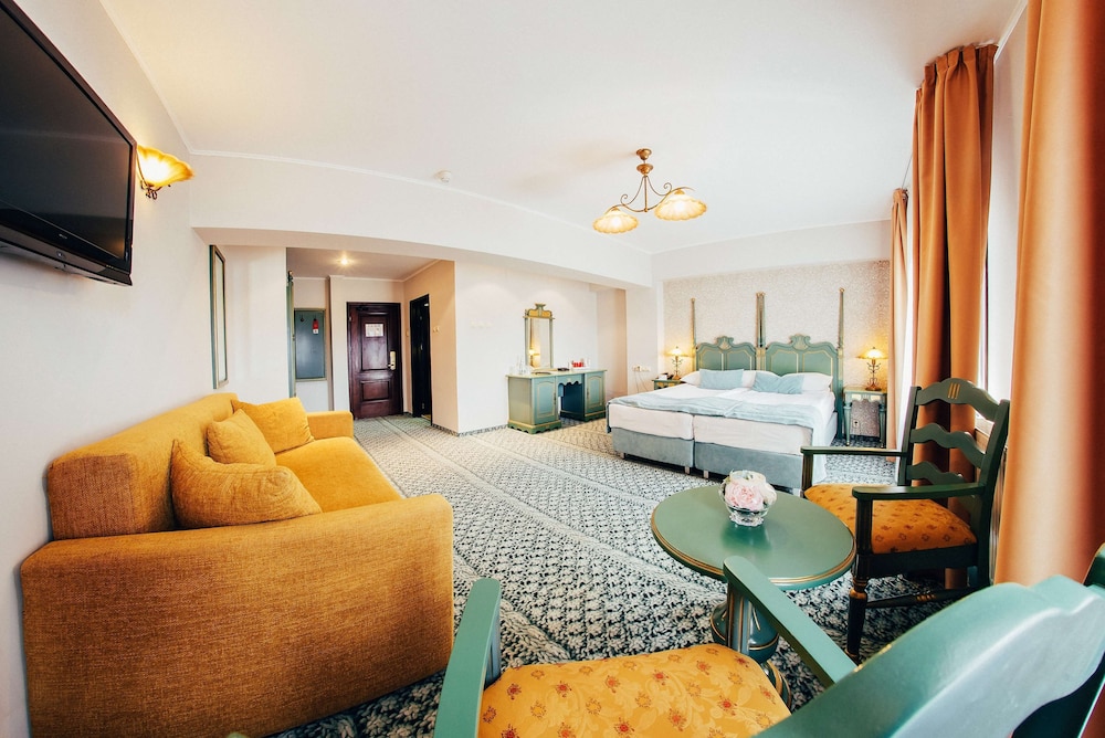 Suite, 1 King Bed, Balcony photo 1