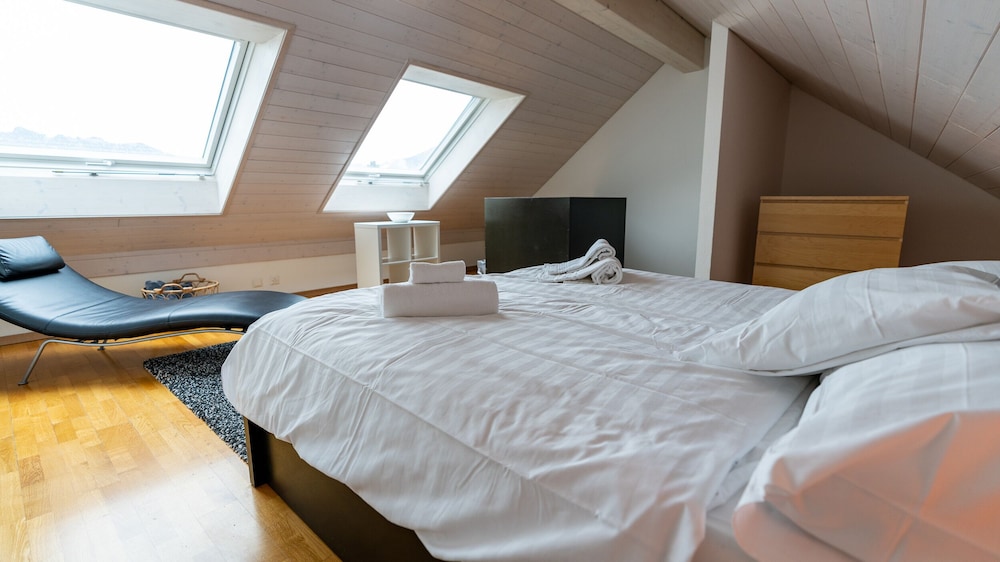 Modern Duplex, 3 Bedrooms, Terrace, Mountain View photo 3