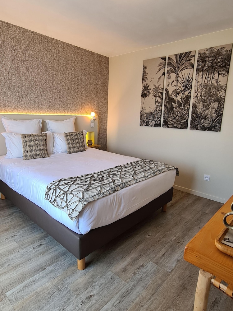 Deluxe Double Room, City View - Photo 20