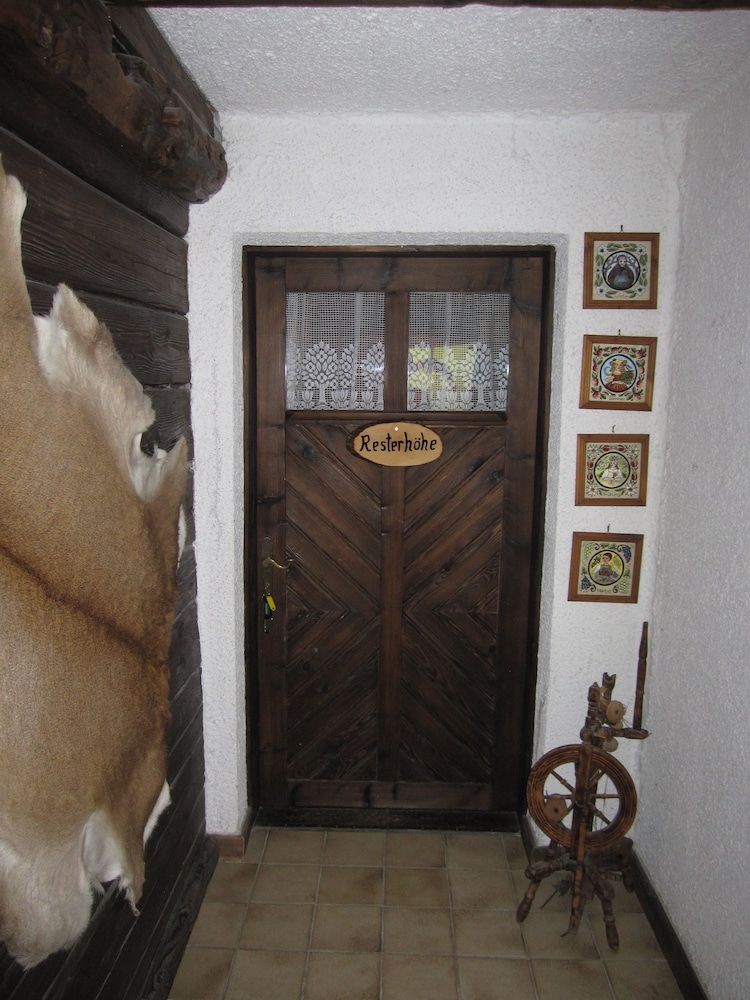 Classic Apartment, 1 Queen Bed, Slope side photo 2