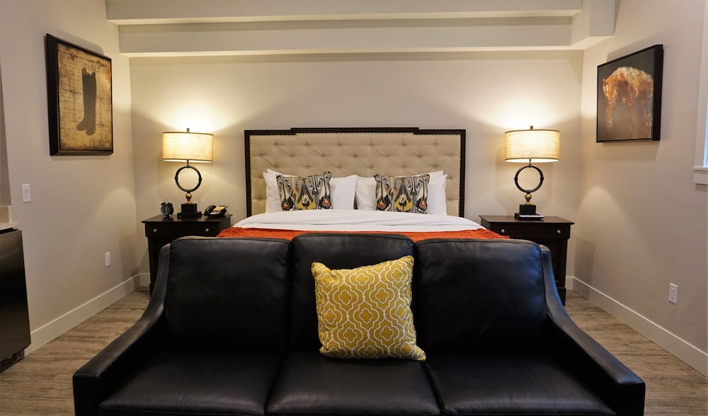 Cody Suite