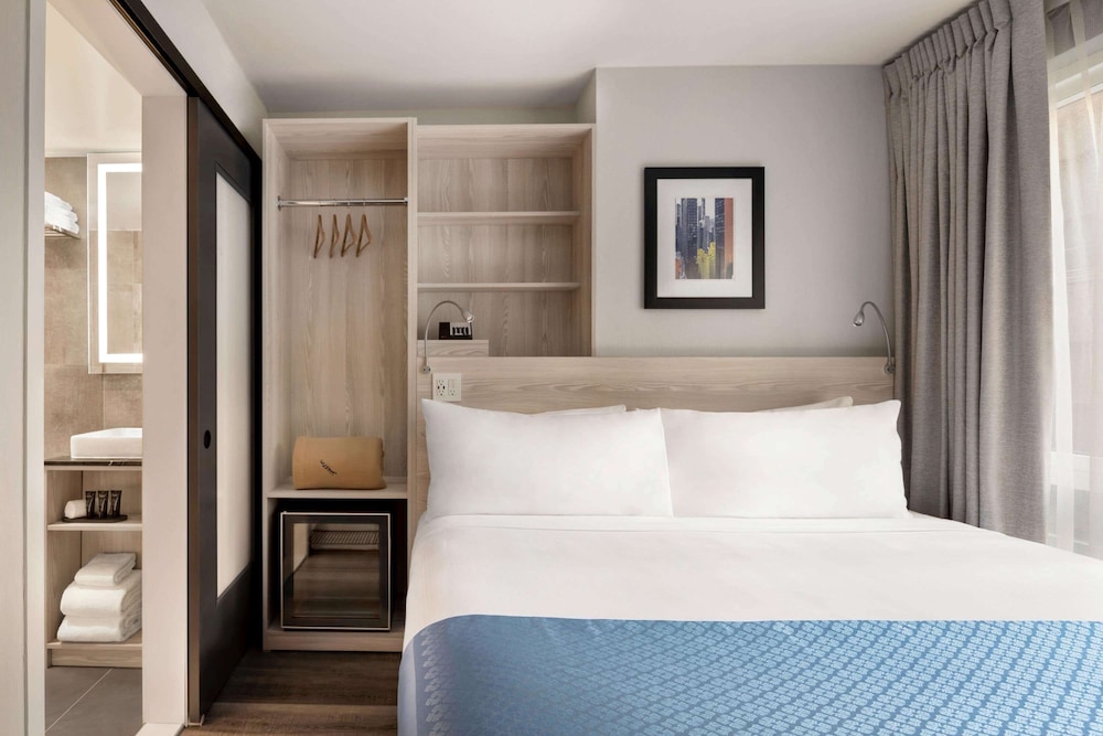 Room, 1 Queen Bed, Non Smoking (Empire)