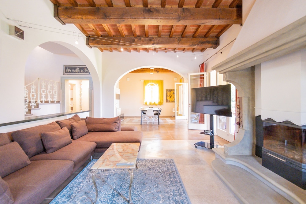 Villa photo 1