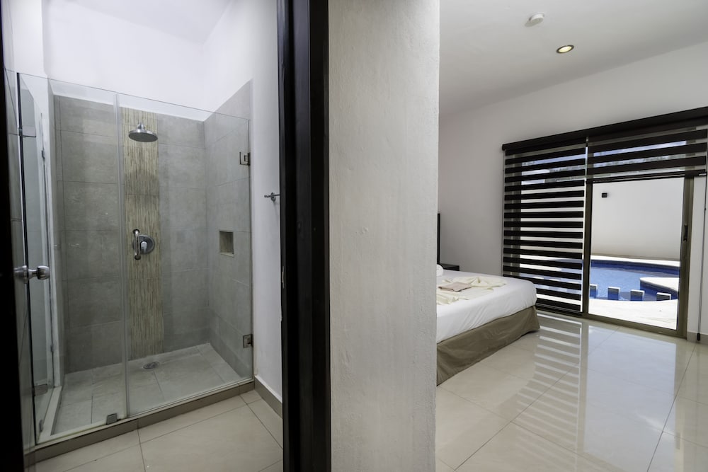 Deluxe Room - Photo 9
