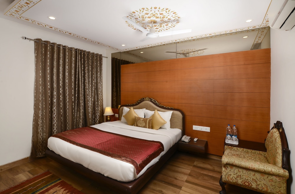 Family Triple Room, 1 King Bed with Sofa bed