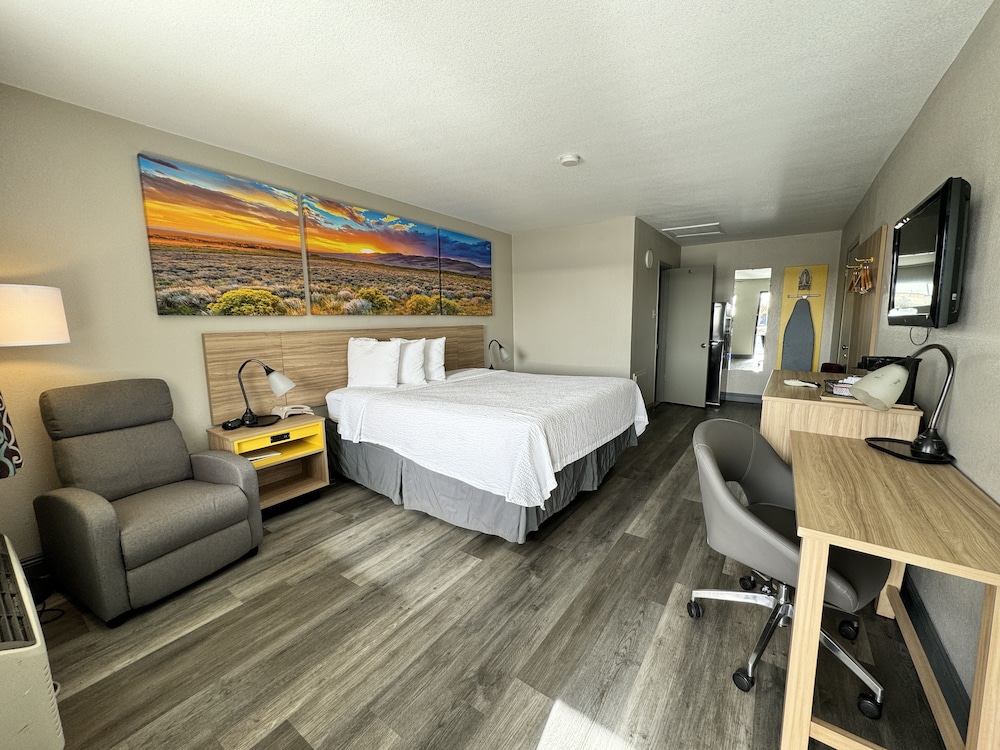 Standard Room, 1 King Bed - Photo 1