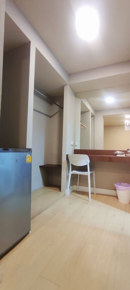 Standard Double Room (No Window) - Photo 3