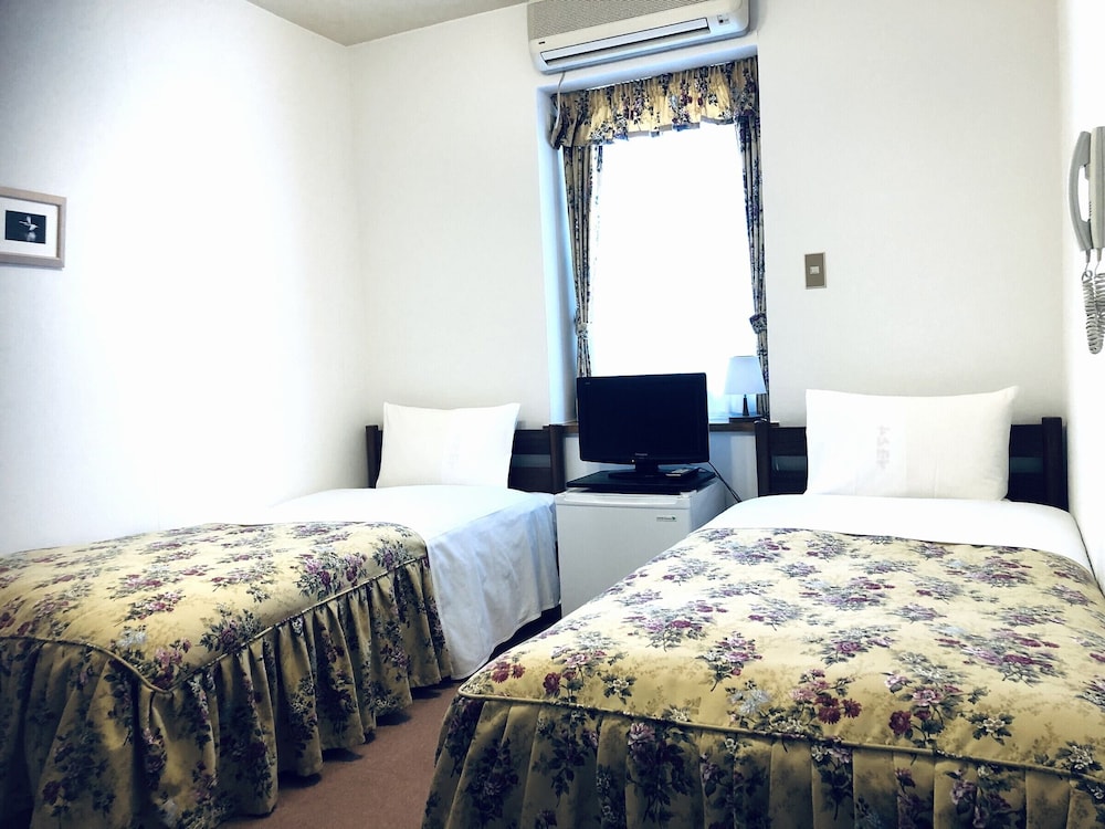 Standard Compact Twin Room Non Smoking 104