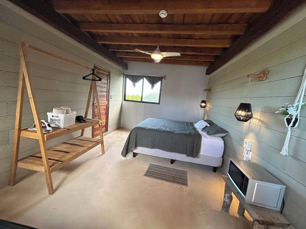 Deluxe Double Room, 1 Queen Bed, Non Smoking, Private Bathroom photo 2