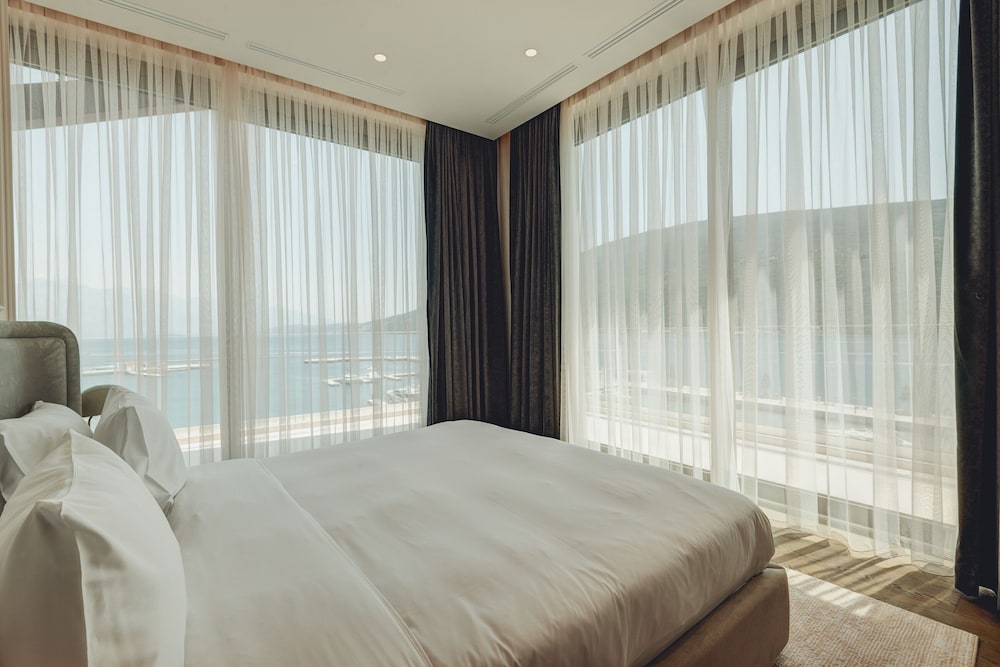 Room, 1 King Bed, Accessible, Sea View (3 Bds - Sky Villa with pool Sea View)
