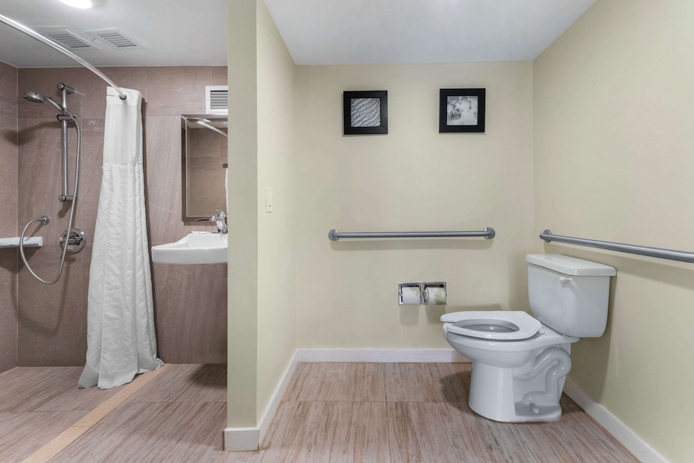 Room, 1 King Bed, Accessible, Non Smoking - Photo 2